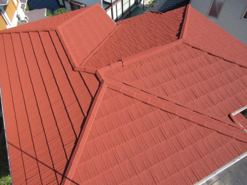 屋根：金属屋根ＣＯＲＯＮＡ重ね葺き工事